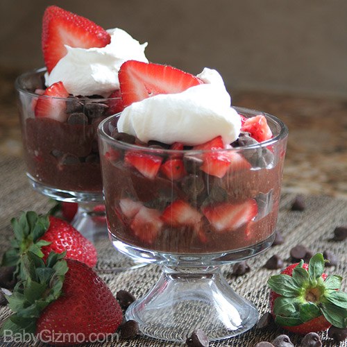 pudding parfaits with strawberries and whipped cream