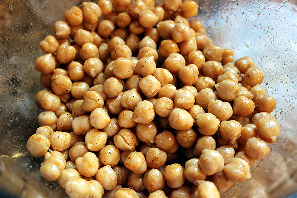 chickpeas in a glass bowl