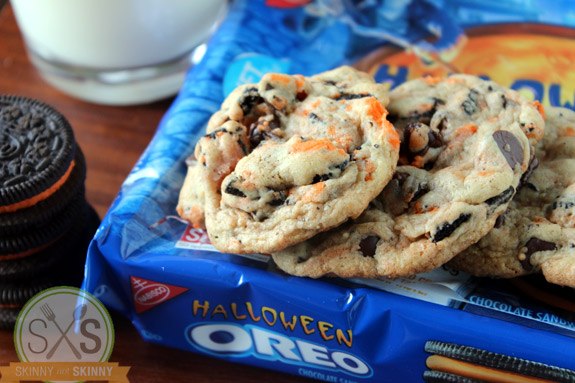 Cookies set on top of Oreo cookie package